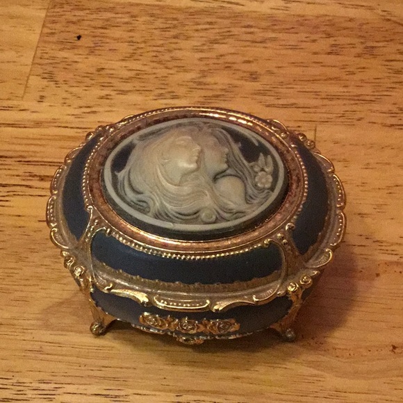 San Francisco music box company. Wind up music box. - Picture 1 of 3